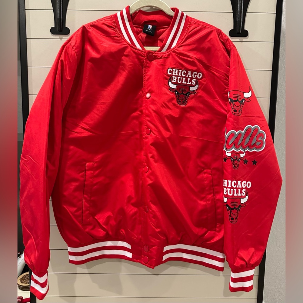 NWOT Chicago Bulls Red Jacket Size Men’s Large